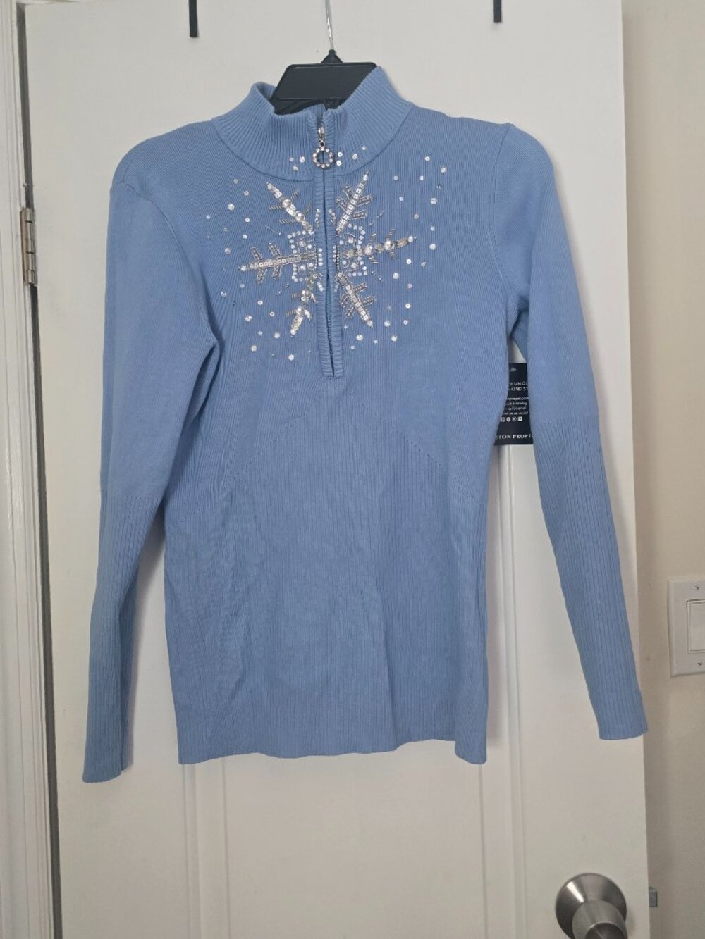 Boston Proper Long sleeve Holiday Sweater